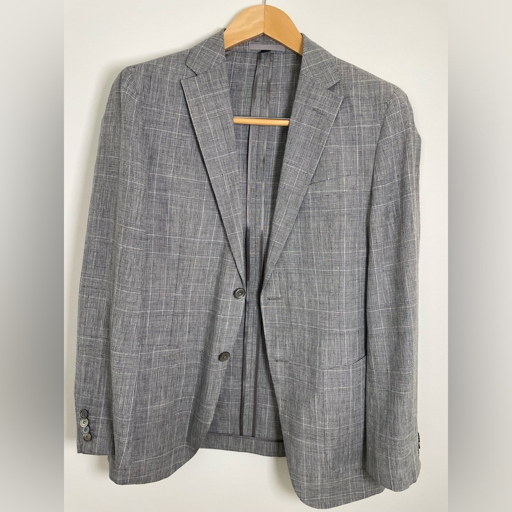 Hugo Boss light grey suit 38R wool linen